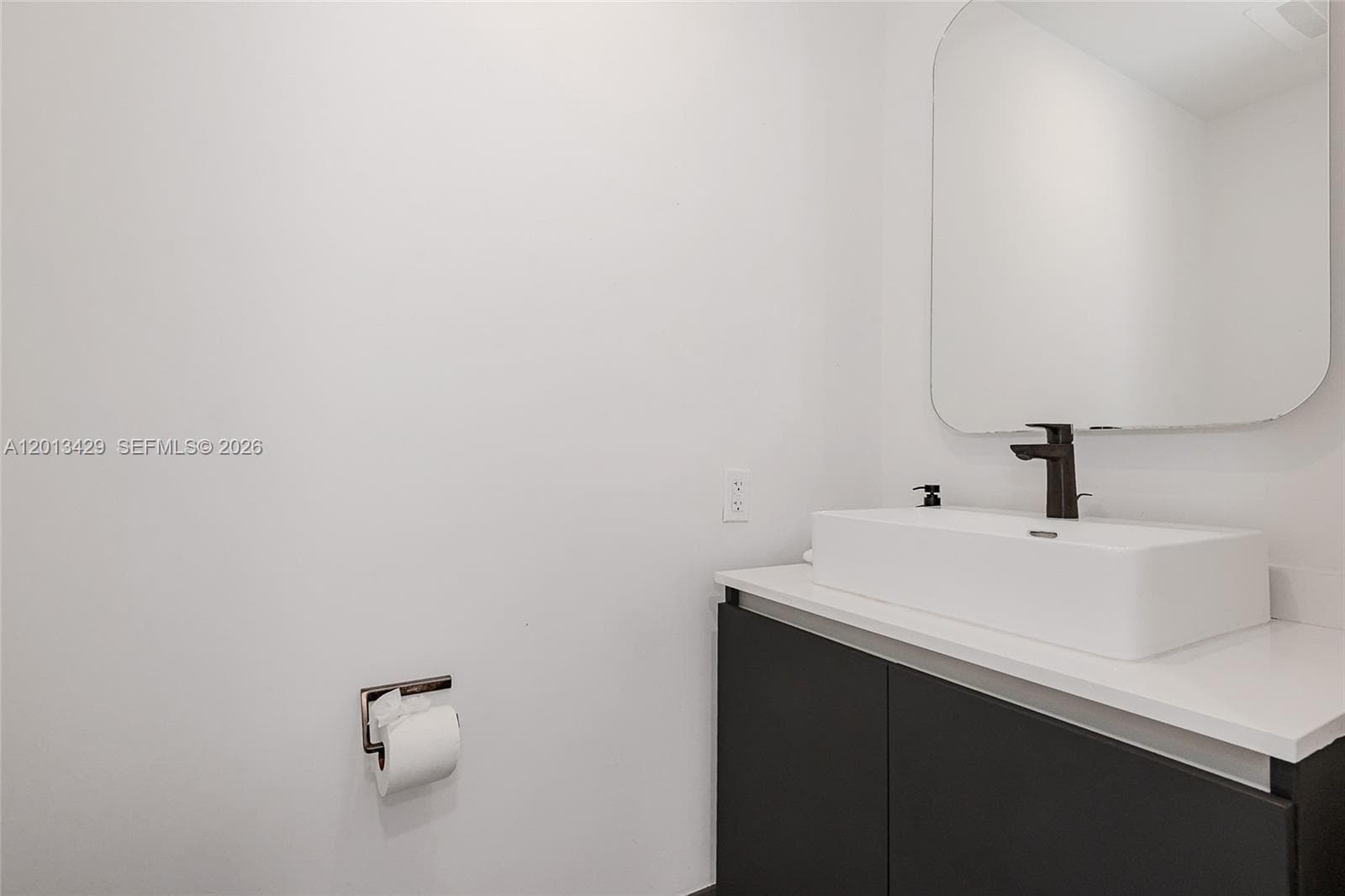 227 NE 2nd St # 2206, Miami FL 33132 — 35