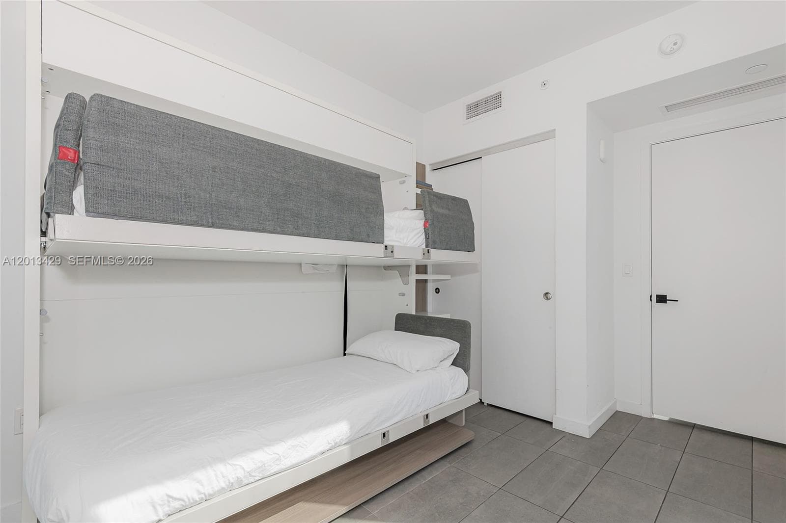 227 NE 2nd St # 2206, Miami FL 33132 — 21
