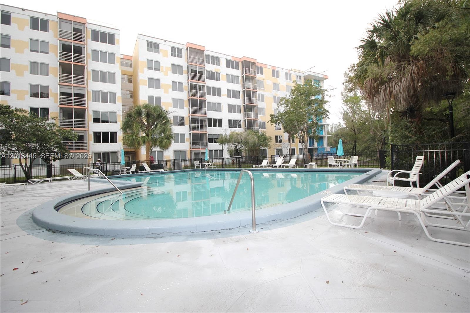 17890 W Dixie Hwy 519 Hwy # 519, North Miami Beach FL 33160 — 33