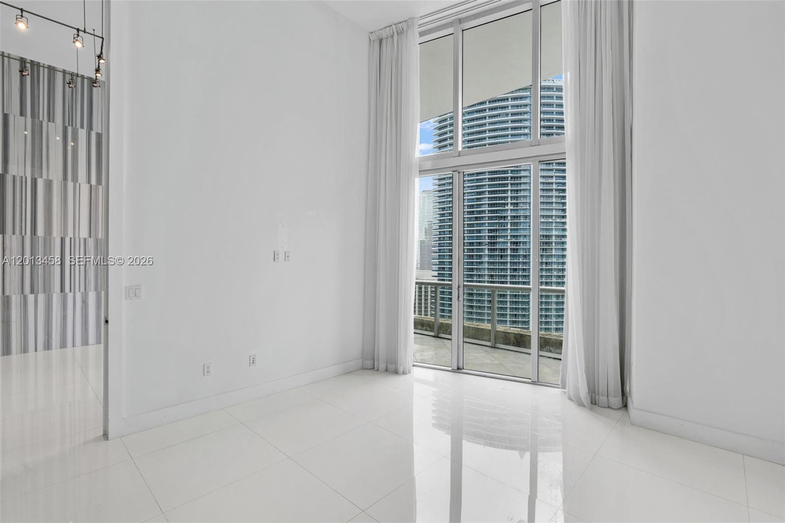 475 Brickell Ave # 2812, Miami FL 33131 — 16