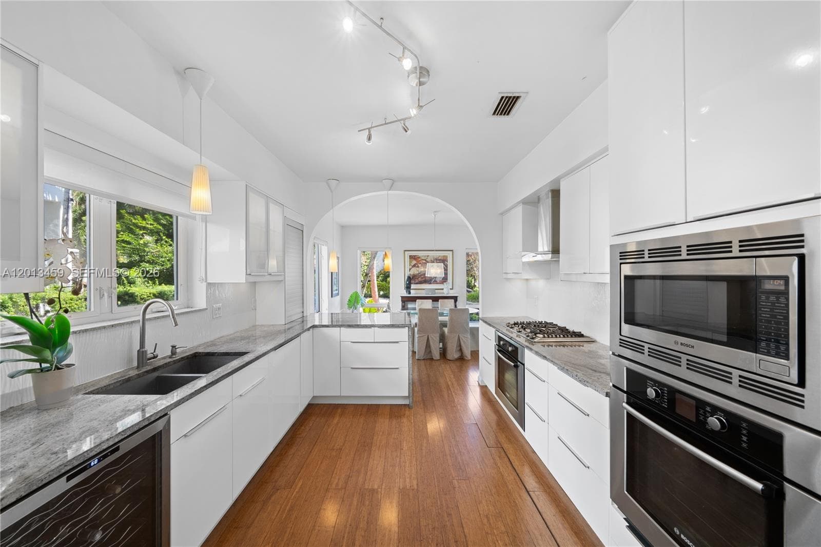 1281 S Venetian Way, Miami FL 33139 — 24