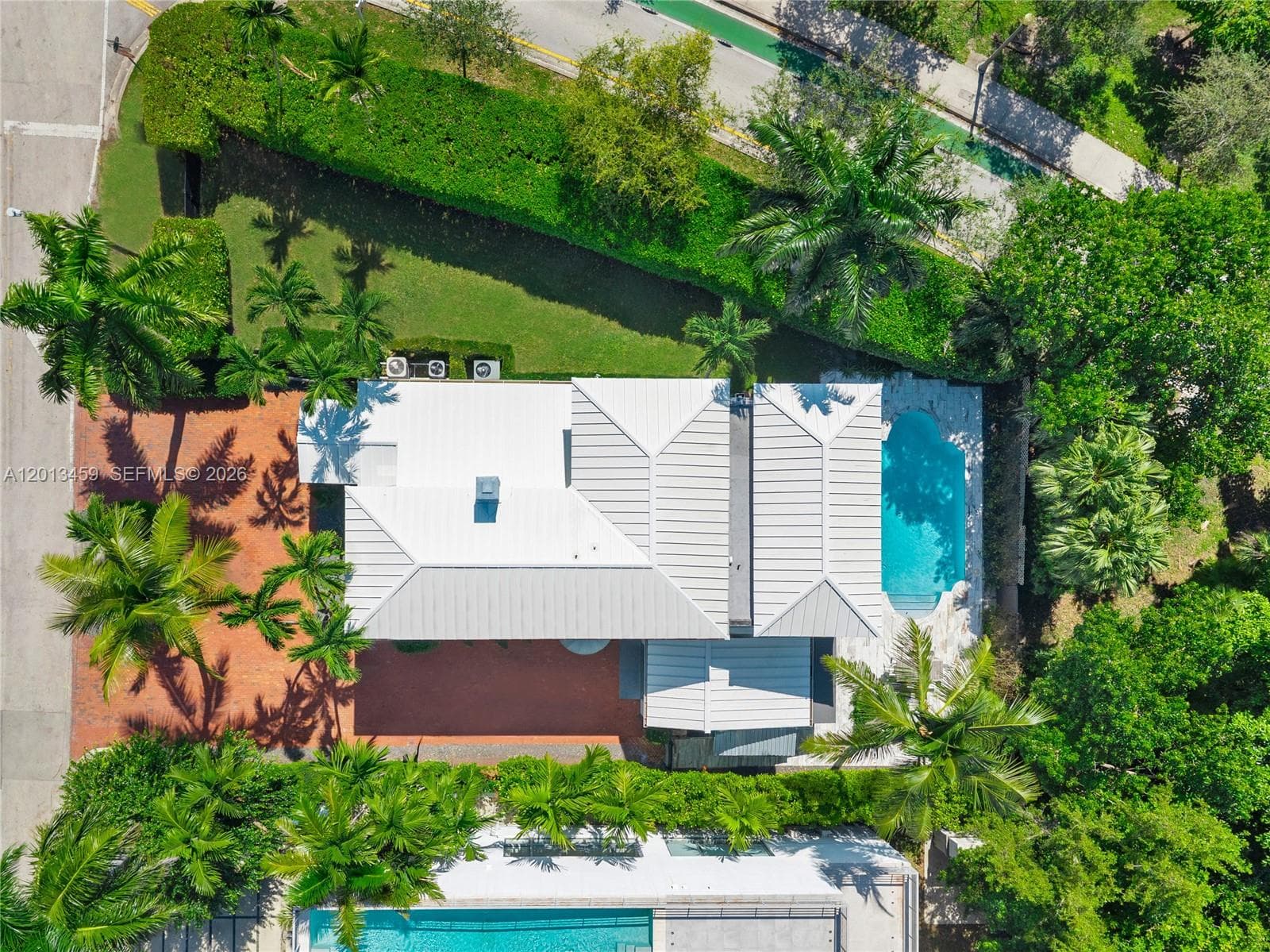 1281 S Venetian Way, Miami FL 33139 — 45