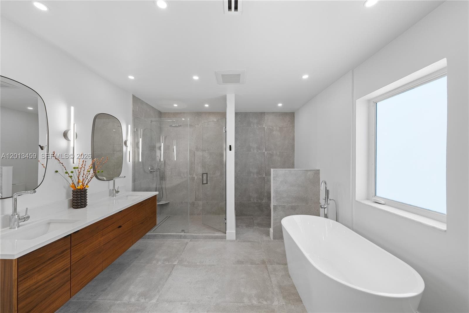 1281 S Venetian Way, Miami FL 33139 — 31