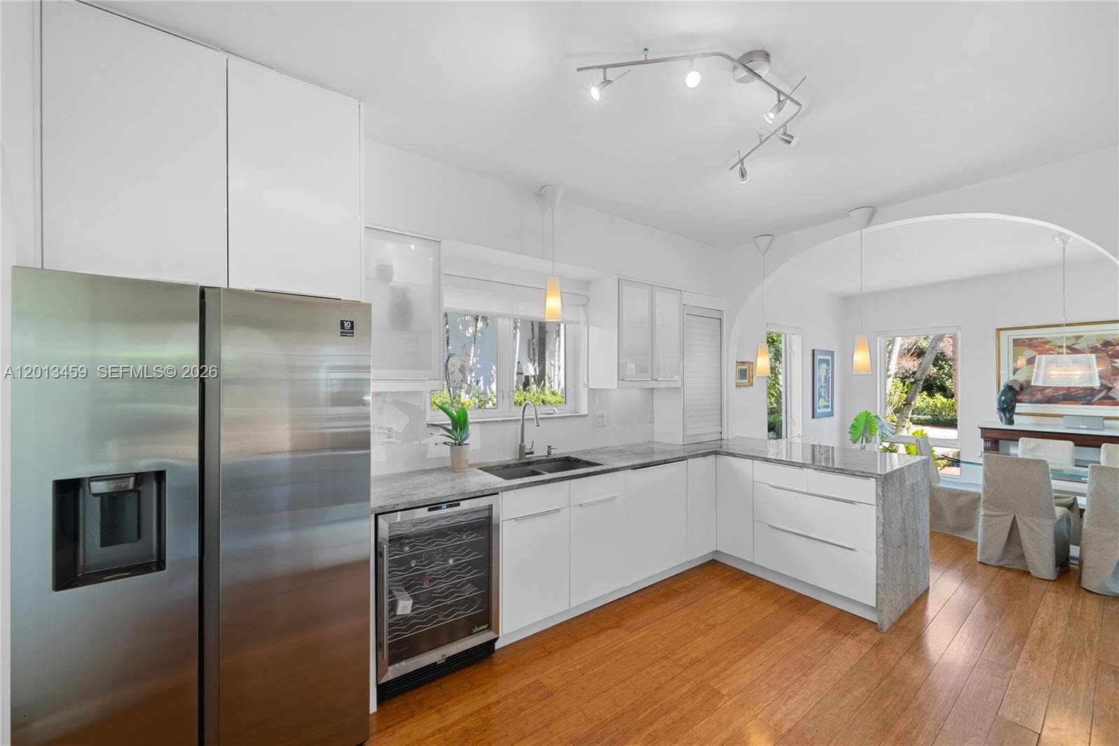 1281 S Venetian Way, Miami FL 33139 — 25