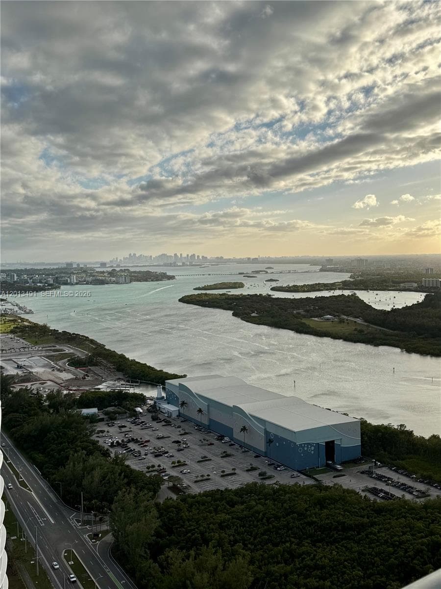 15811 Collins Ave # 2703, Sunny Isles Beach FL 33160 — 17