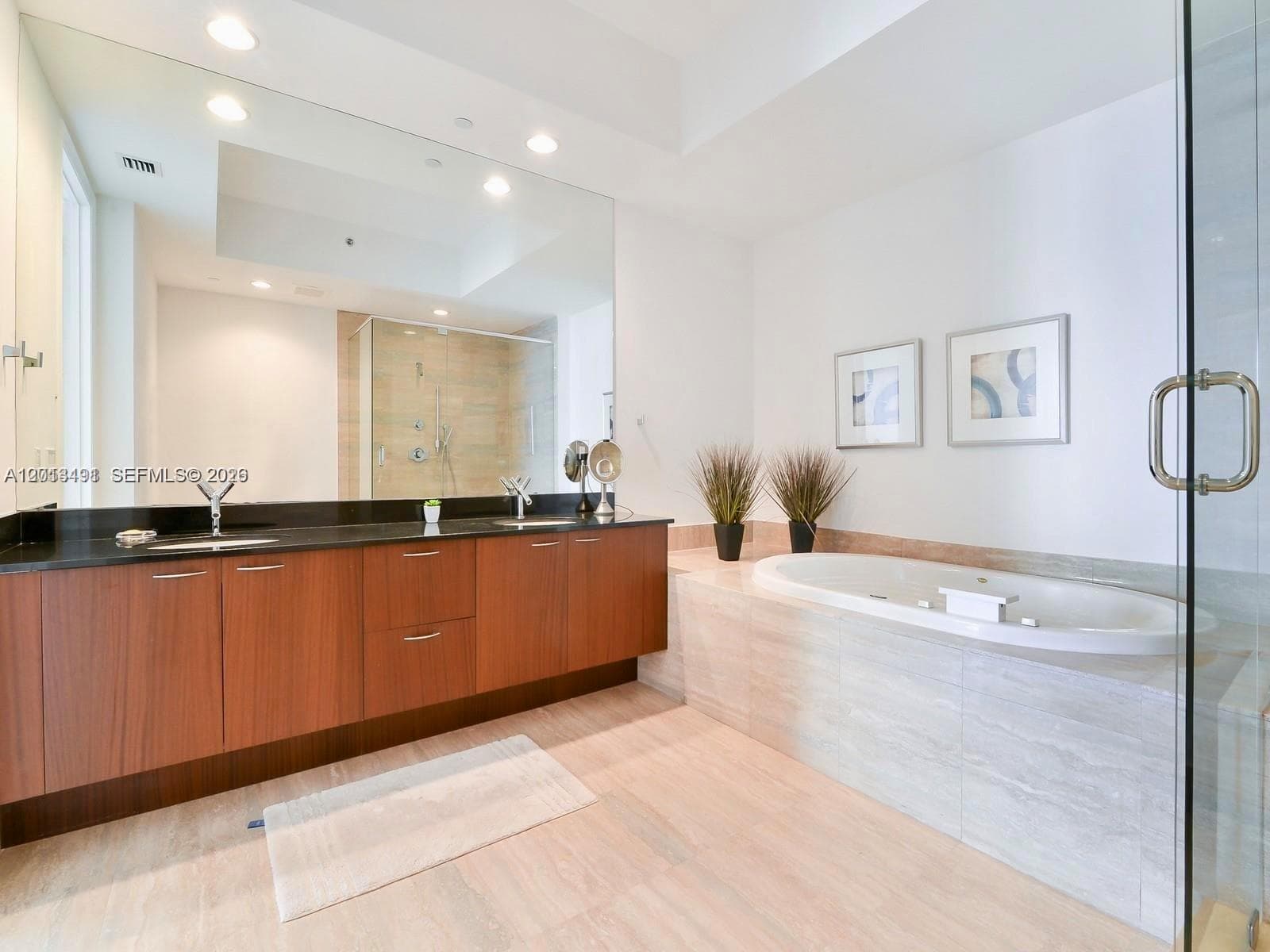 15811 Collins Ave # 2703, Sunny Isles Beach FL 33160 — 15