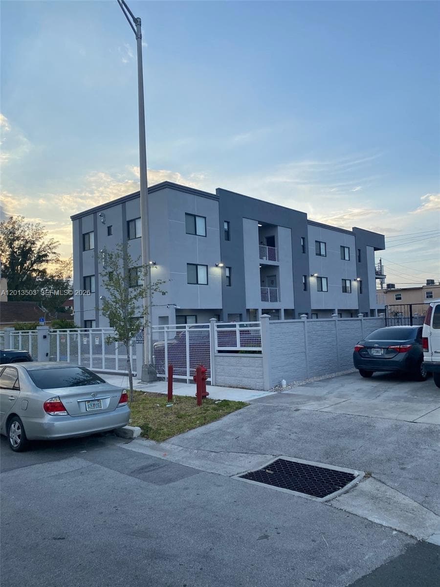 423 E 27th St # 102, Hialeah FL 33013 — 2