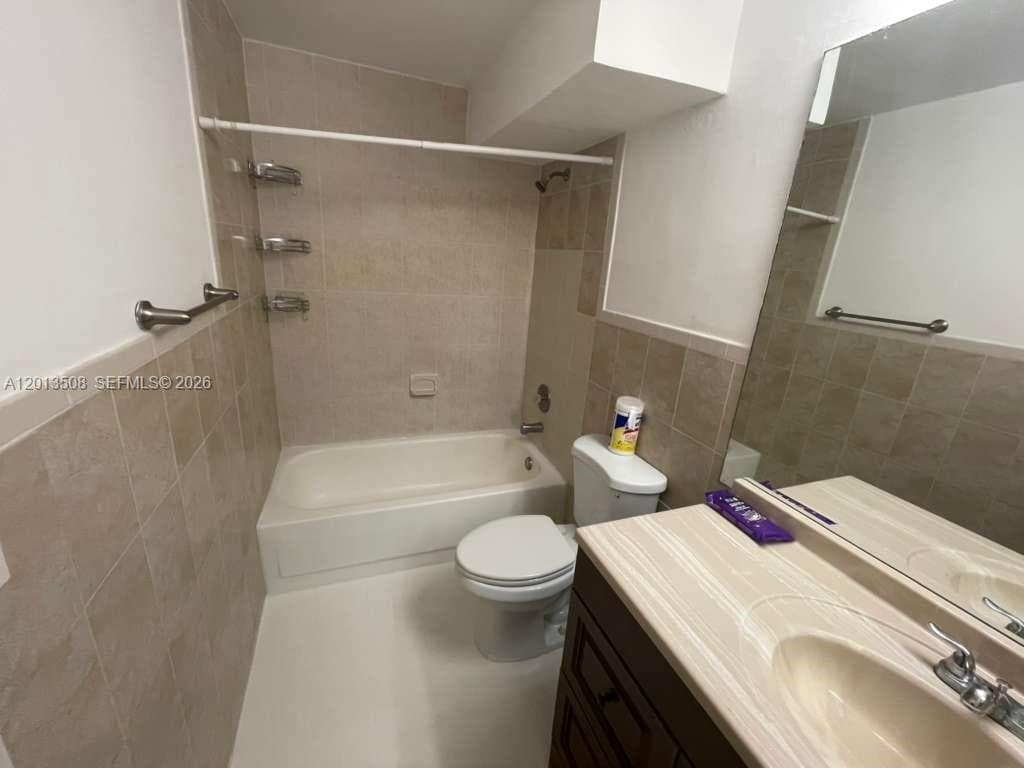 809 NE 199th St # 7, Miami FL 33179 — 12