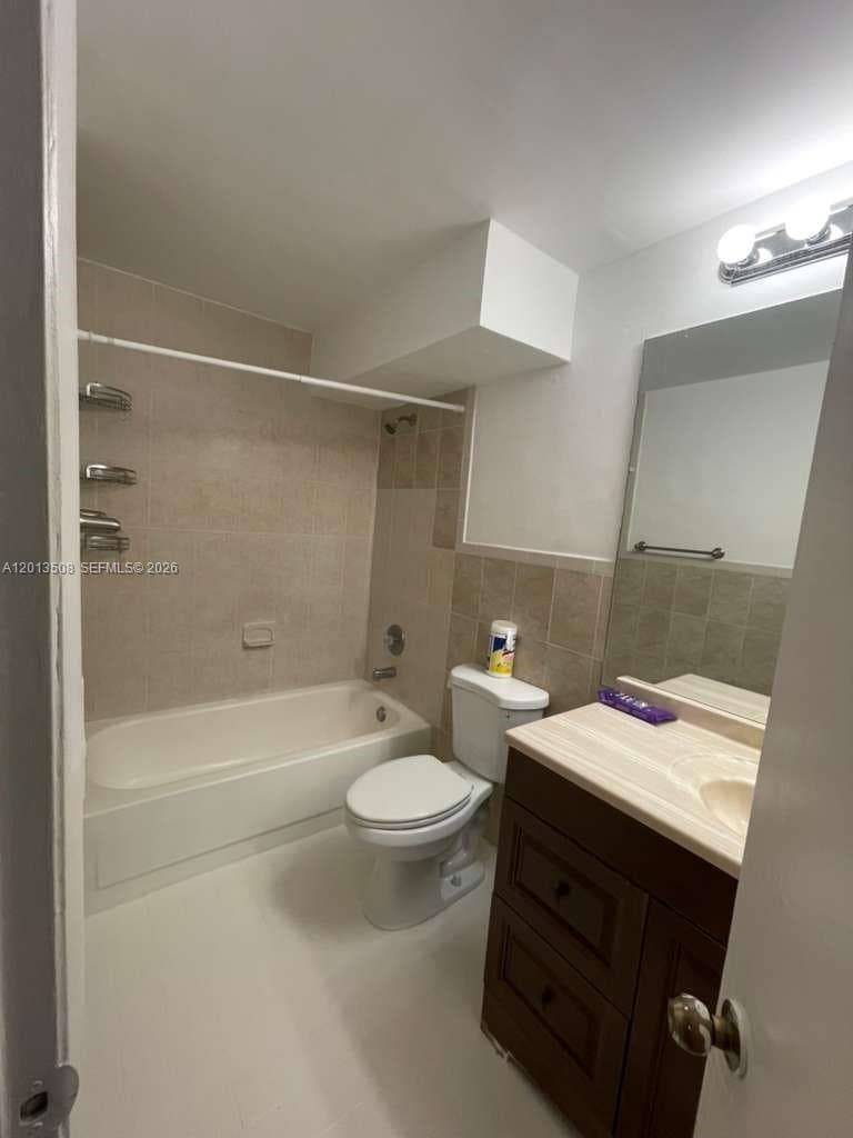 809 NE 199th St # 7, Miami FL 33179 — 14