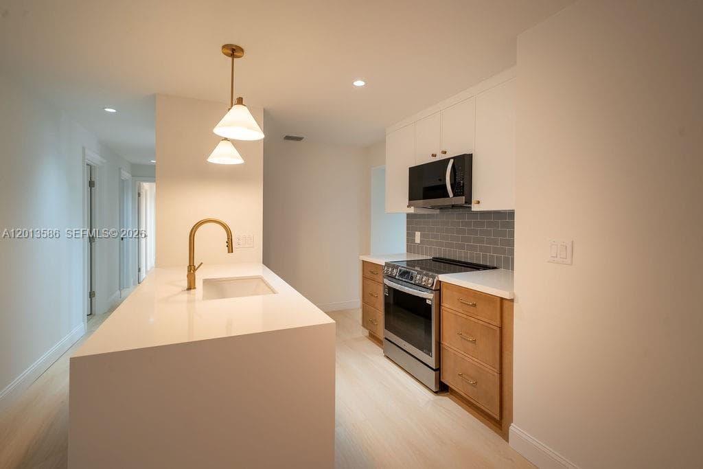 1550 S Greenway Dr, Coral Gables FL 33134 — 6