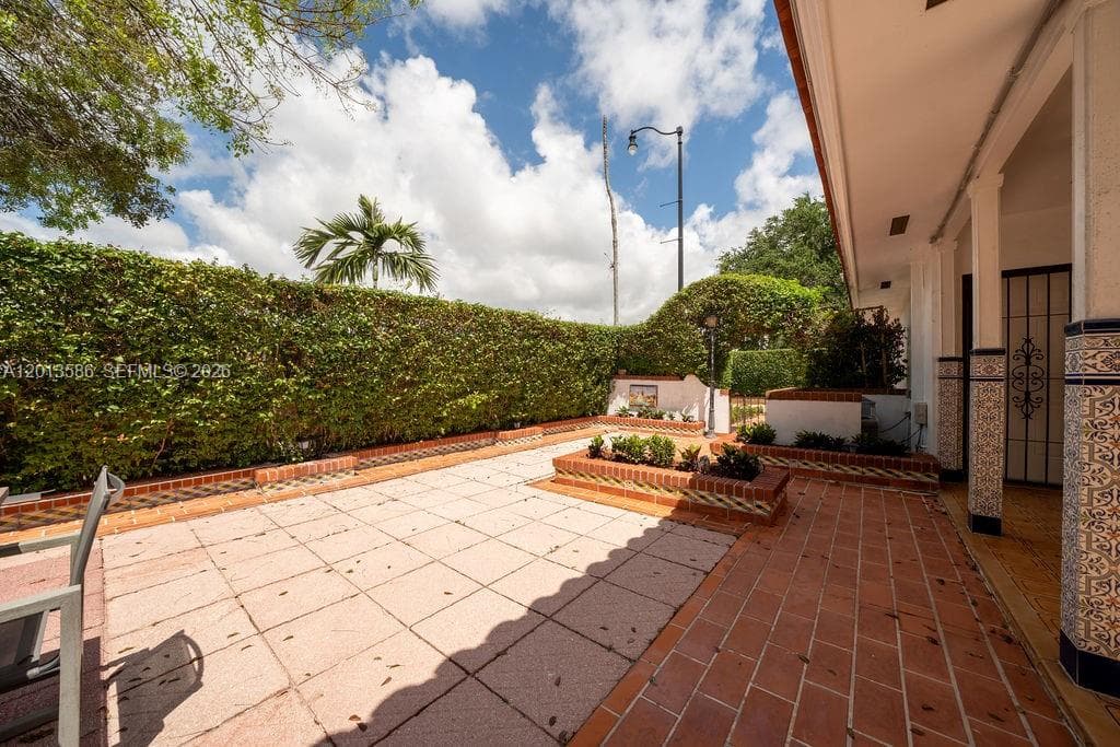 1550 S Greenway Dr, Coral Gables FL 33134 — 52