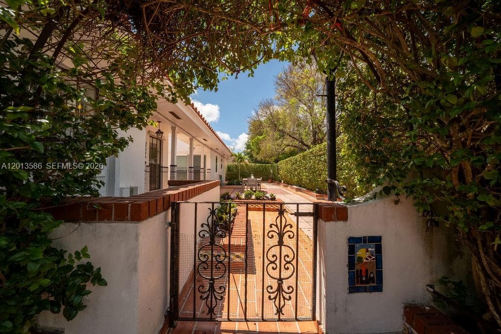 1550 S Greenway Dr, Coral Gables FL 33134 — 43