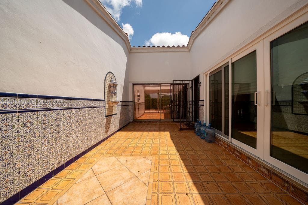 1550 S Greenway Dr, Coral Gables FL 33134 — 53