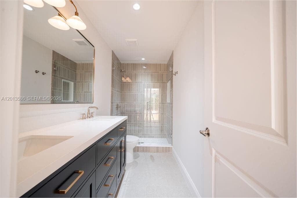 1550 S Greenway Dr, Coral Gables FL 33134 — 32