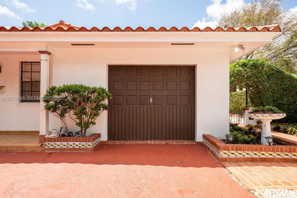 1550 S Greenway Dr, Coral Gables FL 33134 — 45
