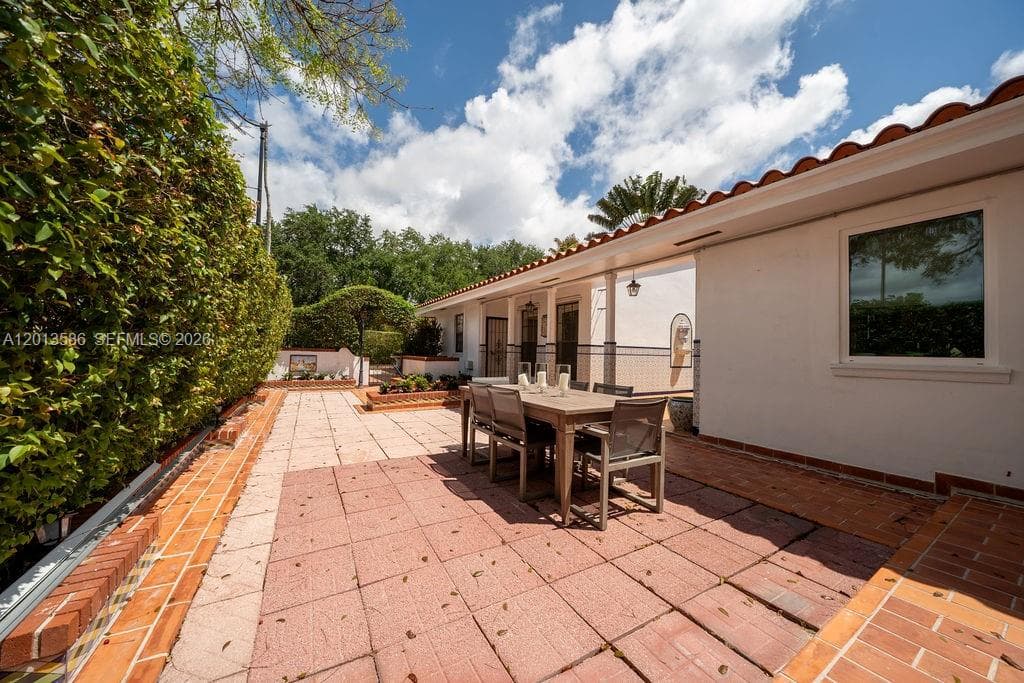 1550 S Greenway Dr, Coral Gables FL 33134 — 51