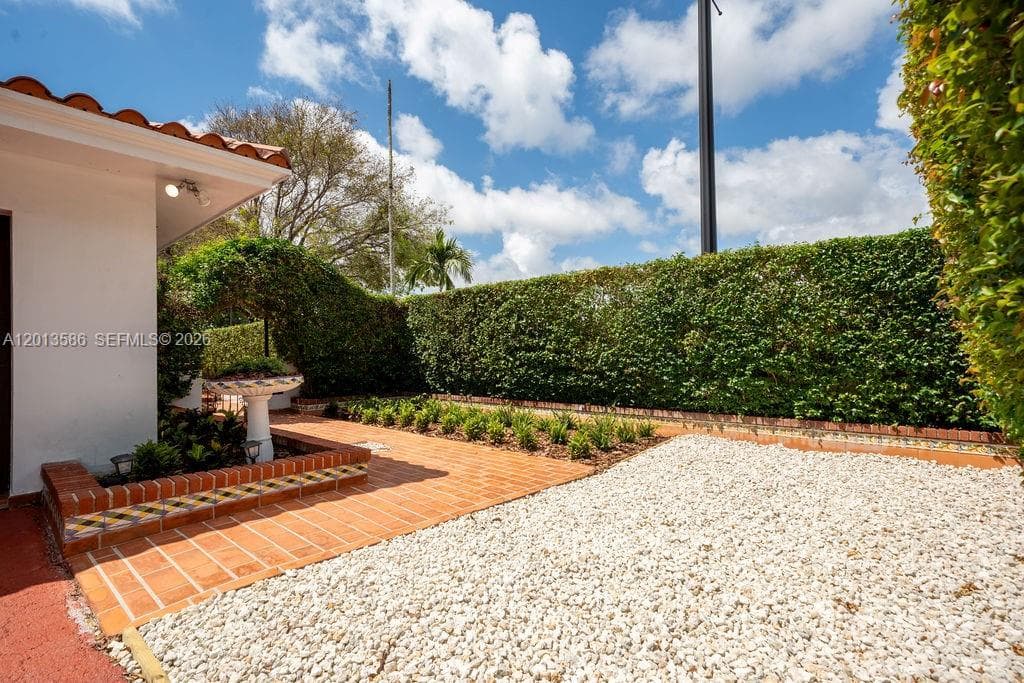 1550 S Greenway Dr, Coral Gables FL 33134 — 55