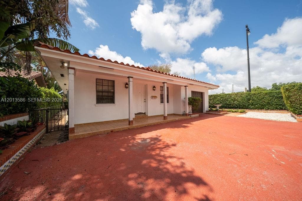 1550 S Greenway Dr, Coral Gables FL 33134 — 60