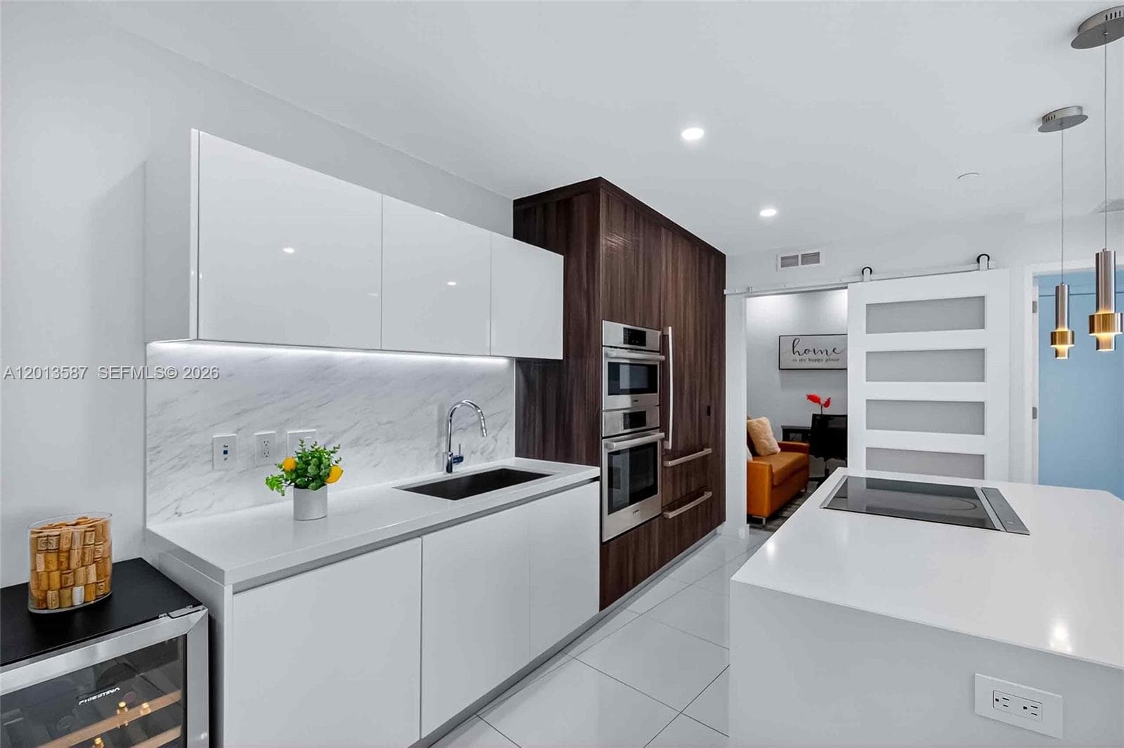 851 NE 1st Ave # 1603, Miami FL 33132 — 14