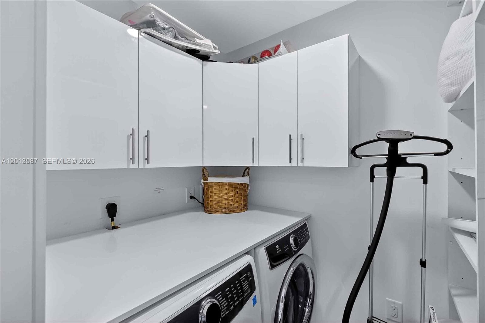 851 NE 1st Ave # 1603, Miami FL 33132 — 18