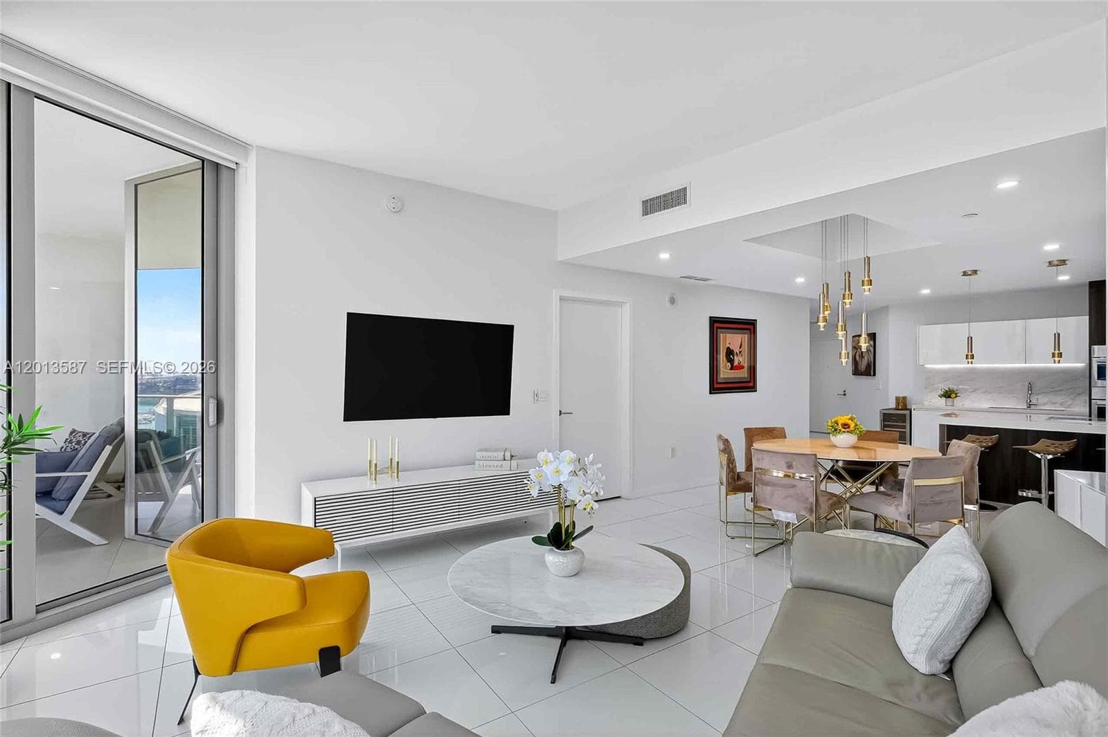 851 NE 1st Ave # 1603, Miami FL 33132 — 4