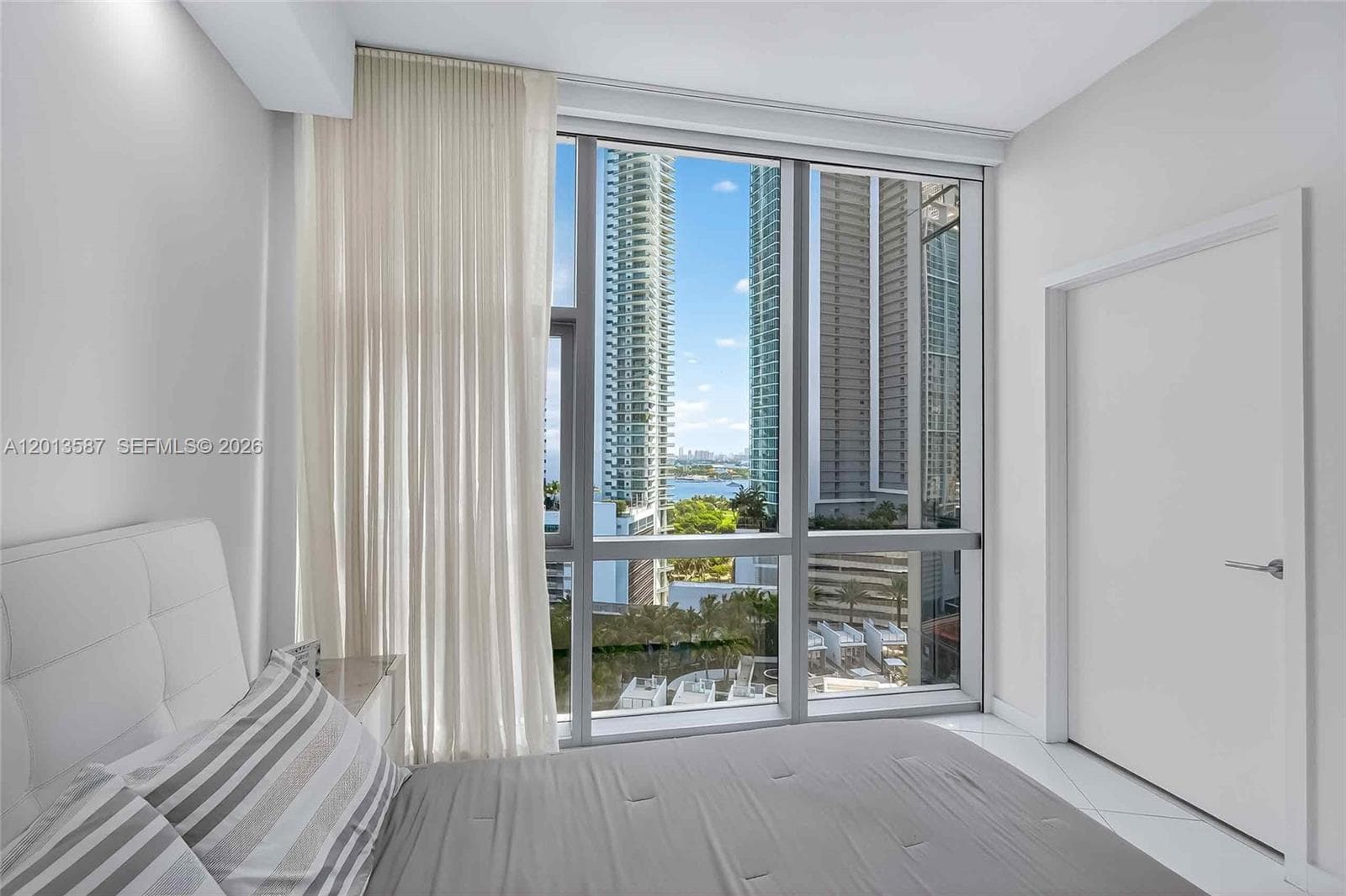 851 NE 1st Ave # 1603, Miami FL 33132 — 21