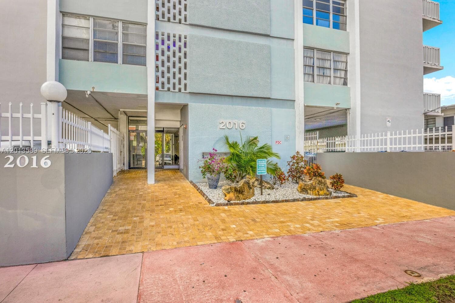 2016 Bay Dr # 604, Miami Beach FL 33141 — 32