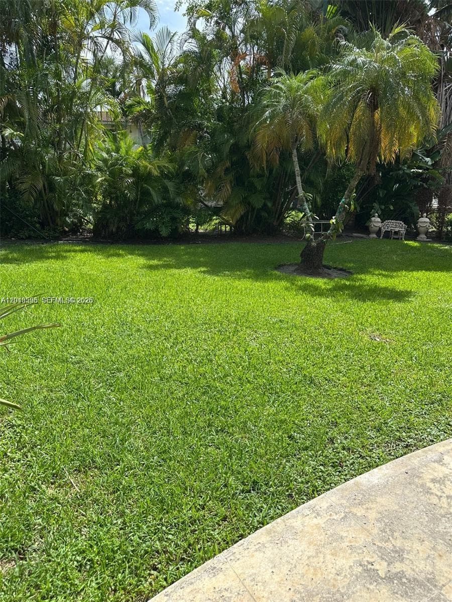 Villas Of Park Drive Cond, Bal Harbour, FL — 12