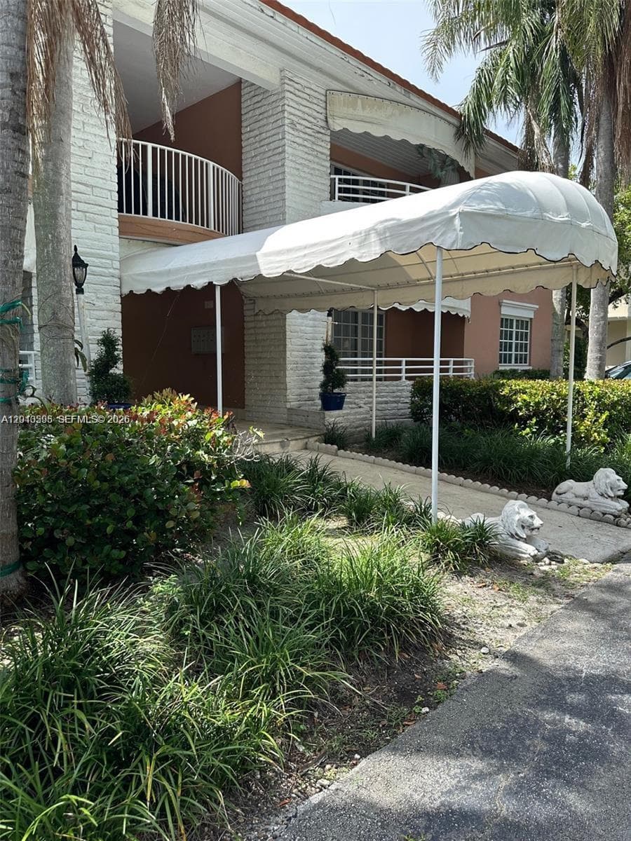 Villas Of Park Drive Cond, Bal Harbour, FL — 1