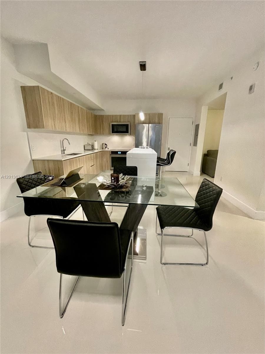 2960 NE 207th # 707, Aventura FL 33180 — 2
