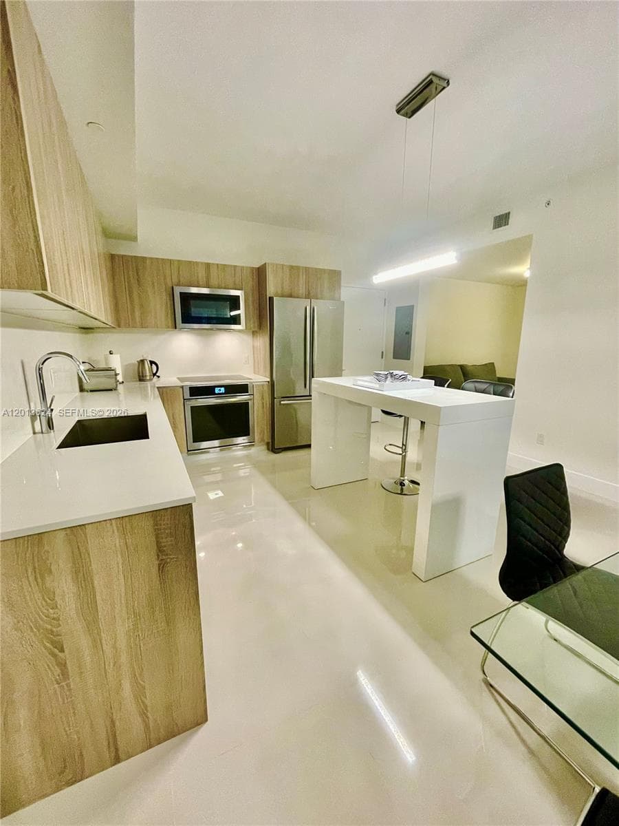 2960 NE 207th # 707, Aventura FL 33180 — 3