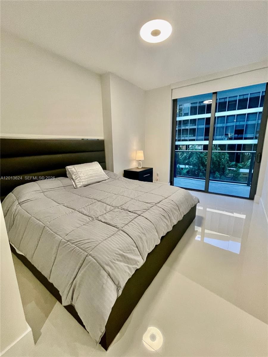 2960 NE 207th # 707, Aventura FL 33180 — 5