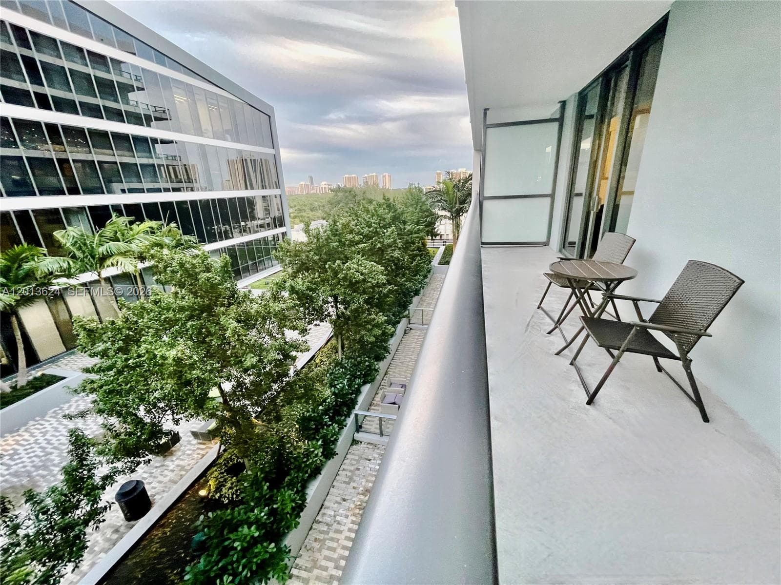 2960 NE 207th # 707, Aventura FL 33180 — 9