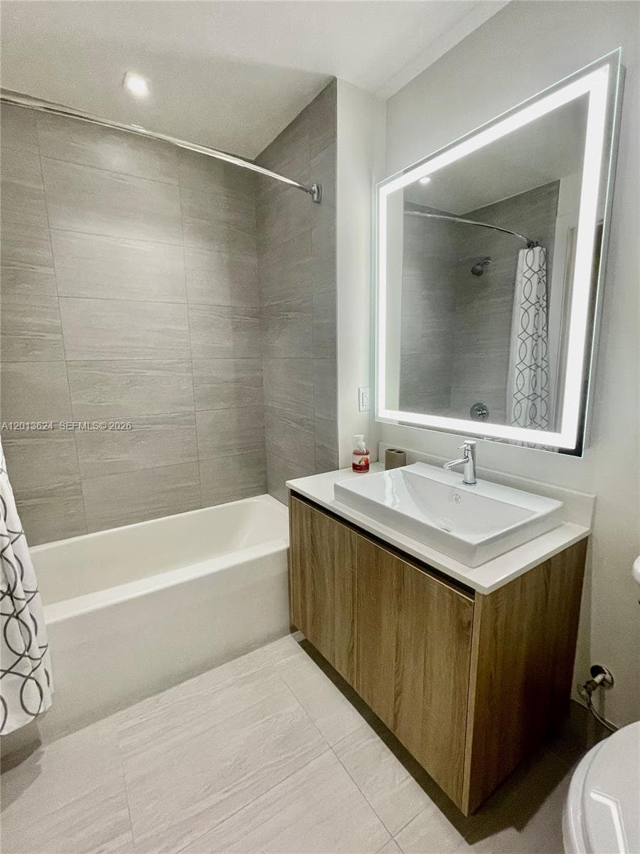 2960 NE 207th # 707, Aventura FL 33180 — 8