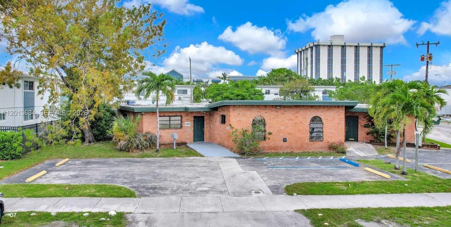 1747 NE 124th St, North Miami FL 33181 — 6