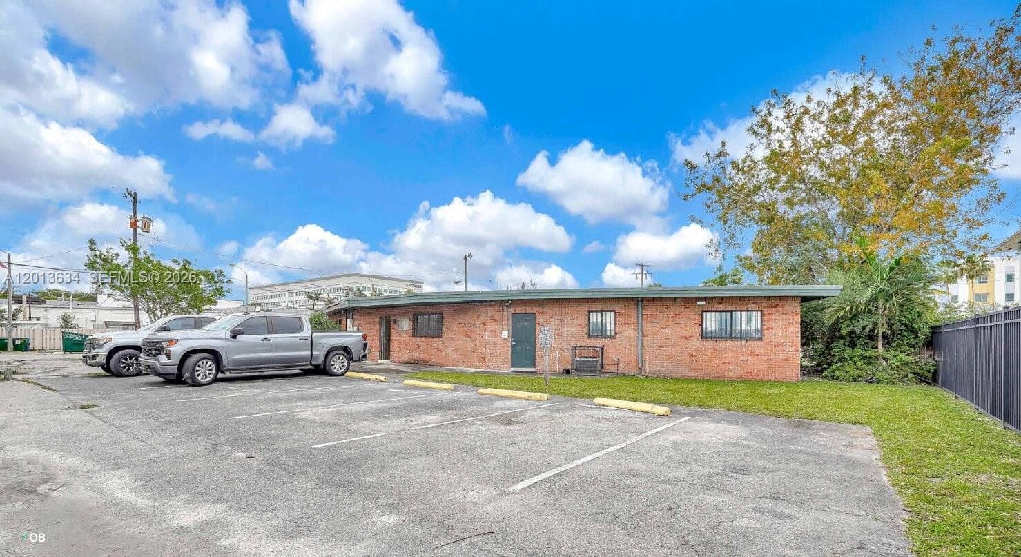 1747 NE 124th St, North Miami FL 33181 — 7