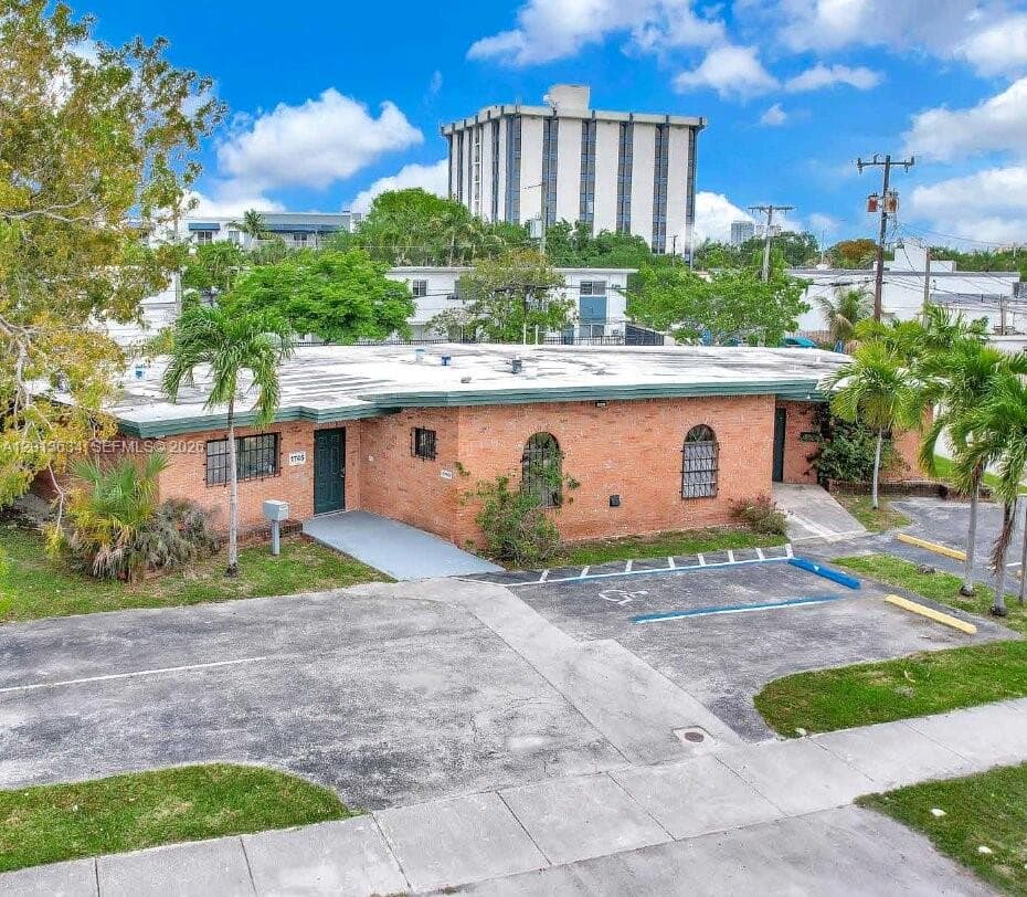 1747 NE 124th St, North Miami FL 33181 — 4