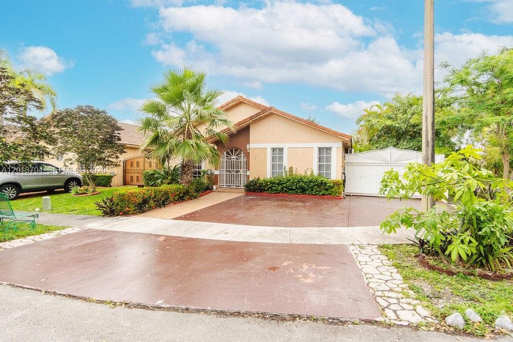 7411 W 33rd Ave, Hialeah FL 33018 — 76