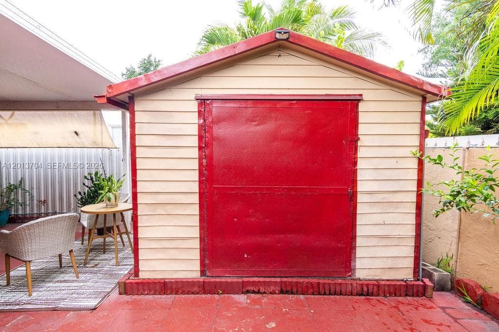 7411 W 33rd Ave, Hialeah FL 33018 — 13