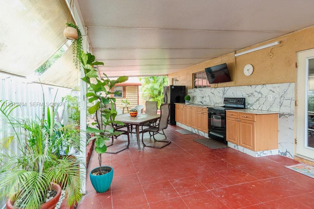 7411 W 33rd Ave, Hialeah FL 33018 — 16