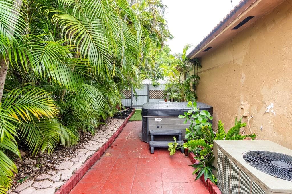 7411 W 33rd Ave, Hialeah FL 33018 — 7