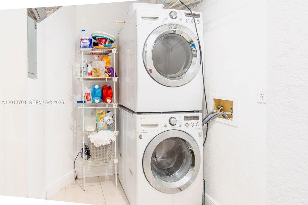 7411 W 33rd Ave, Hialeah FL 33018 — 32