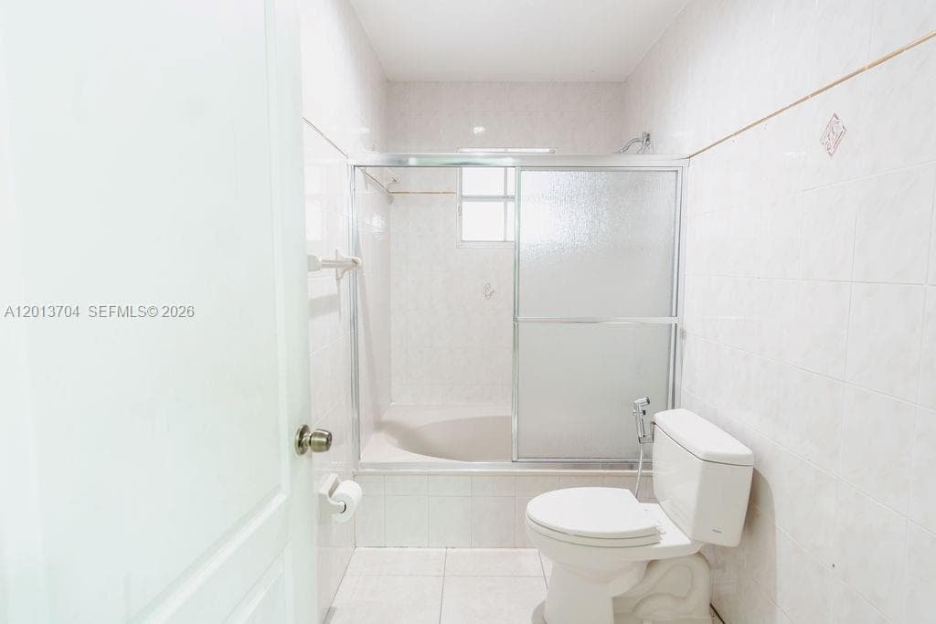 7411 W 33rd Ave, Hialeah FL 33018 — 49