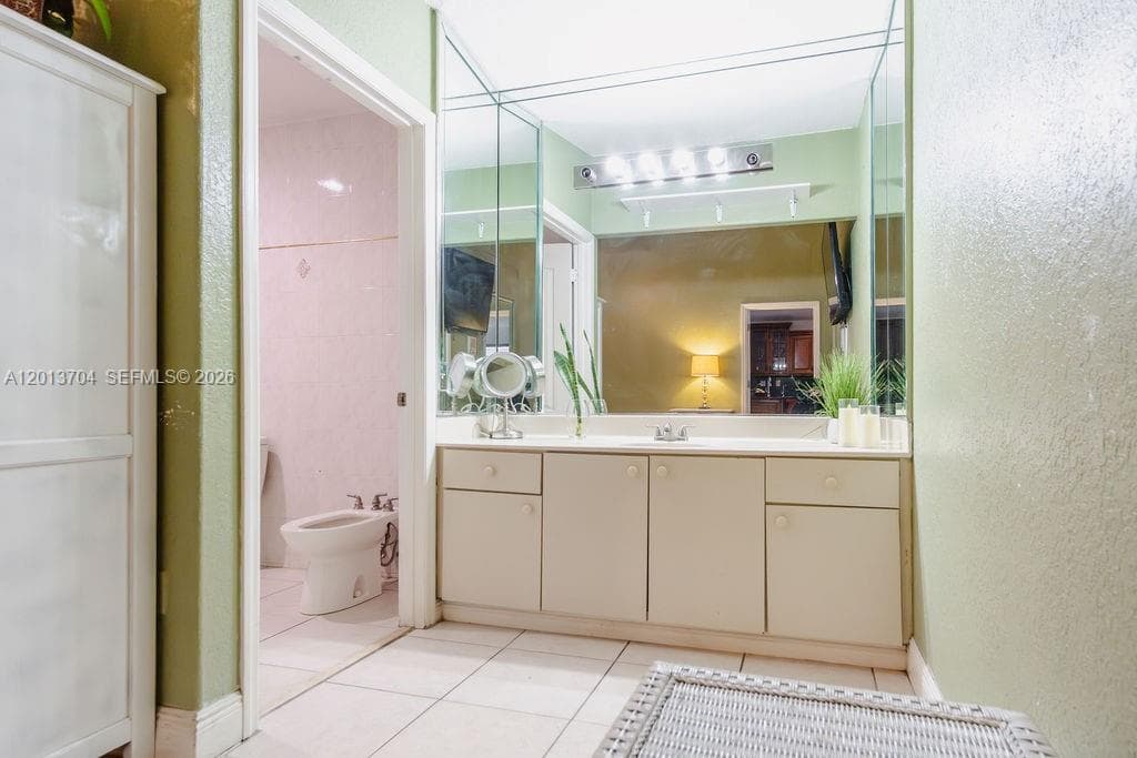 7411 W 33rd Ave, Hialeah FL 33018 — 54