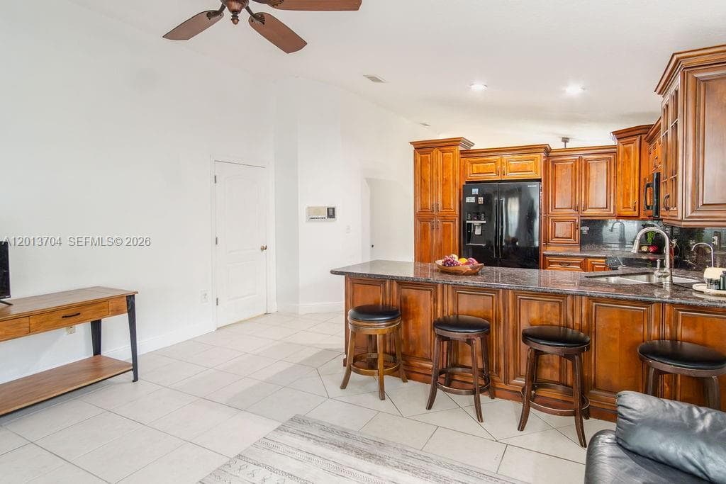 7411 W 33rd Ave, Hialeah FL 33018 — 44