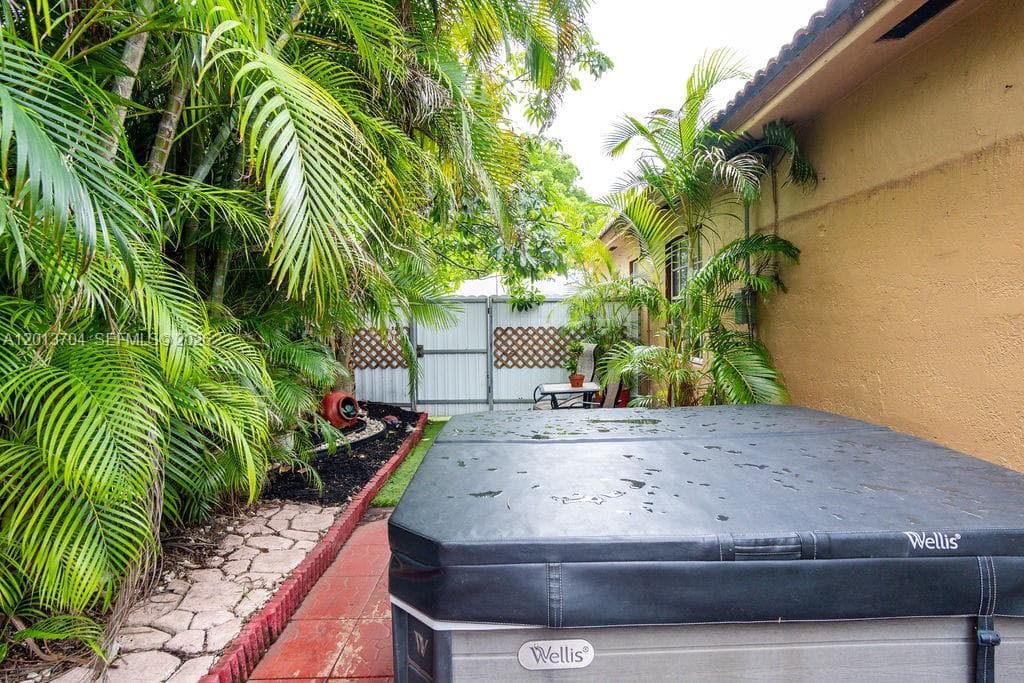 7411 W 33rd Ave, Hialeah FL 33018 — 8