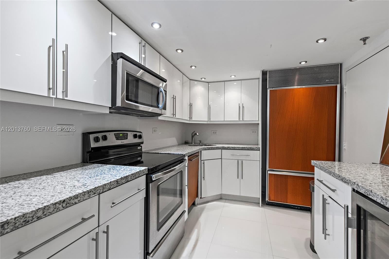 6039 Collins Ave, Miami Beach FL 33140 — 19