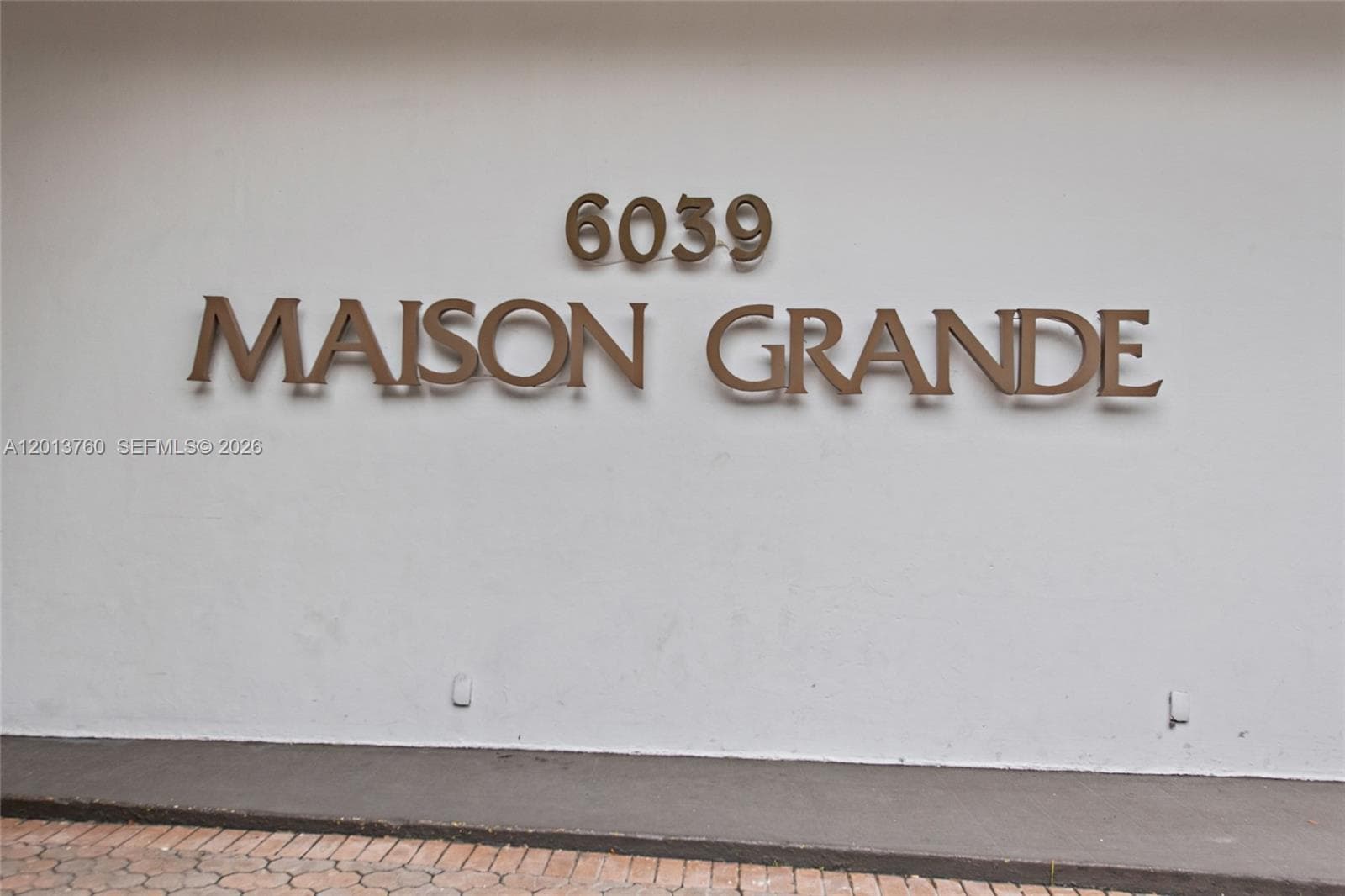6039 Collins Ave, Miami Beach FL 33140 — 4