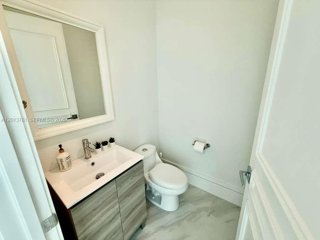 900 Brickell Key Blvd # 2604, Miami FL 33131 — 16