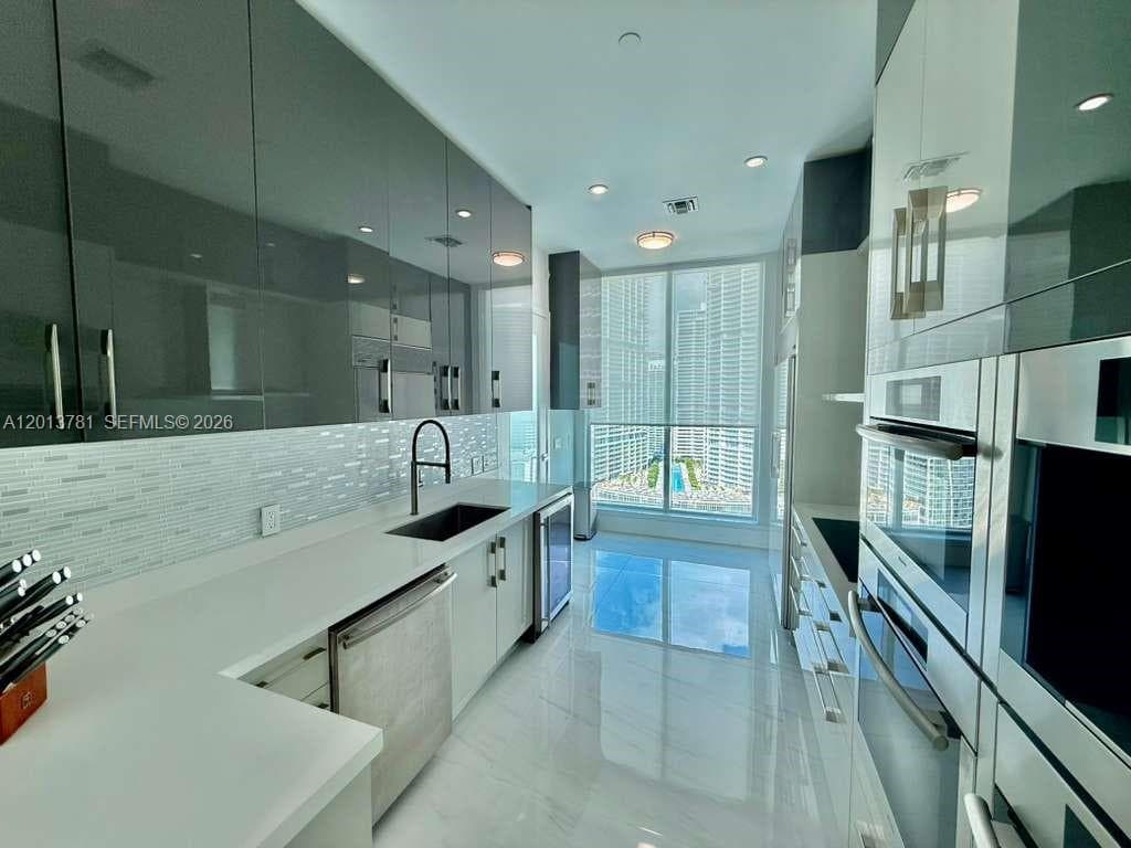 900 Brickell Key Blvd # 2604, Miami FL 33131 — 12